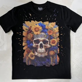 Прикольные футболки: Відьма з аплікацією у стилі гранж